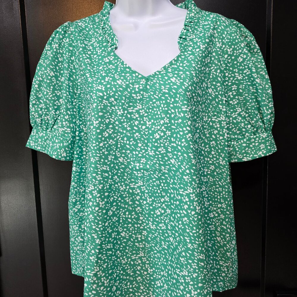 Betsey's Boutique Green & White Blouse Sizes S & L